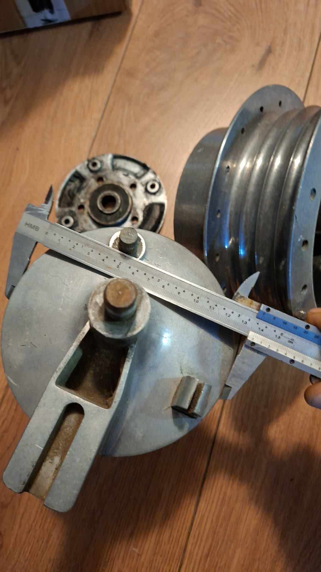 Grimeca Achternaaf GROOT incl. remankerplaat (136mm Remsegmenten / 186mm Buitendiameter) – Italiaanse Oldtimer / classic race